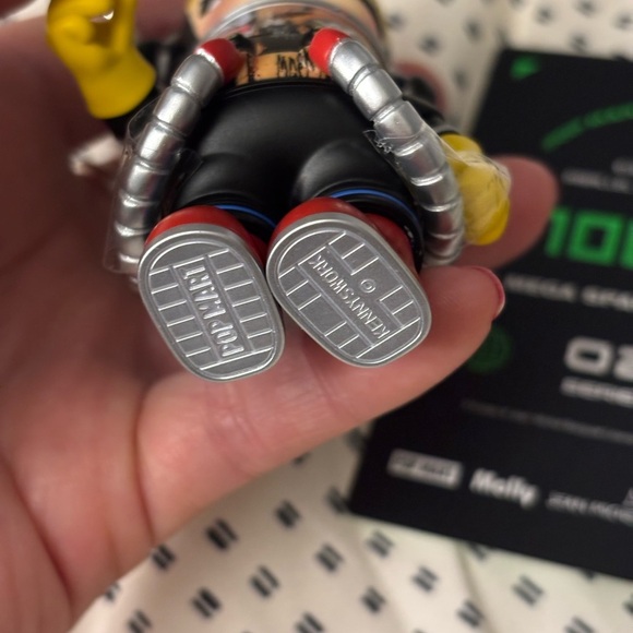 : : POP MART MEGA SPACE MOLLY JEAN-MICHEL BASQUIAT : : - Picture 9 of 16